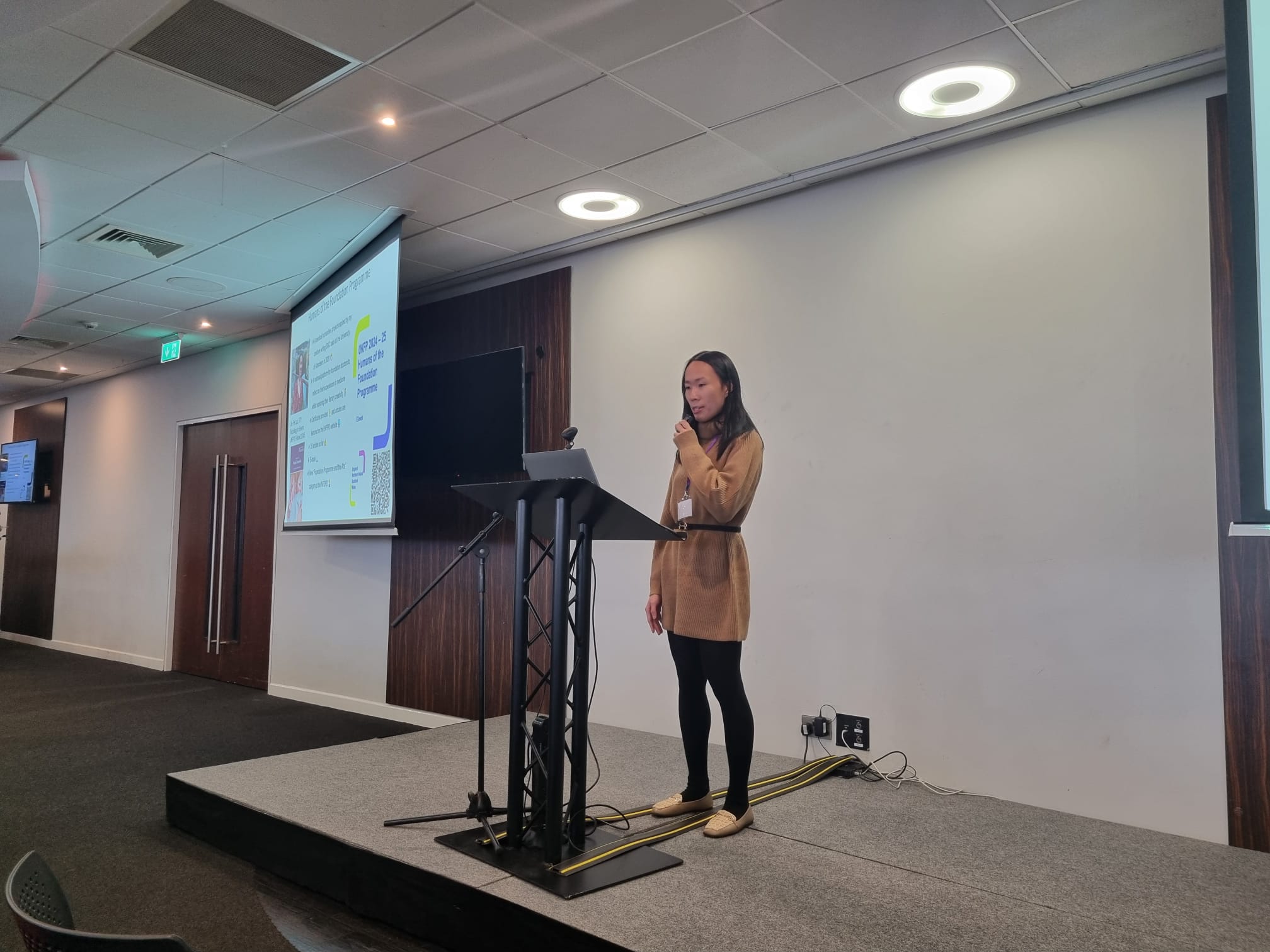 Image of Dr Jie Fei Lau speaking on the podium